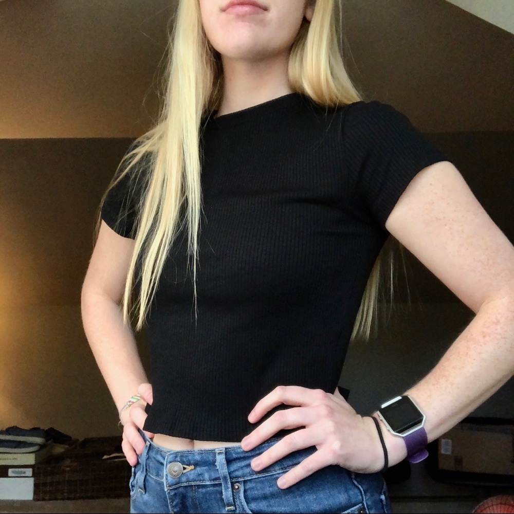 Basic black cropped t-shirt